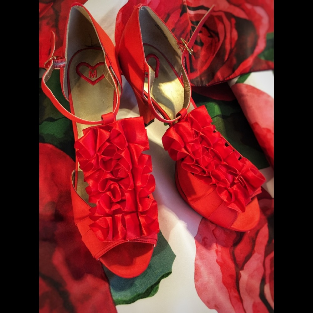 RED 👠satin RUFFLE SANDAL